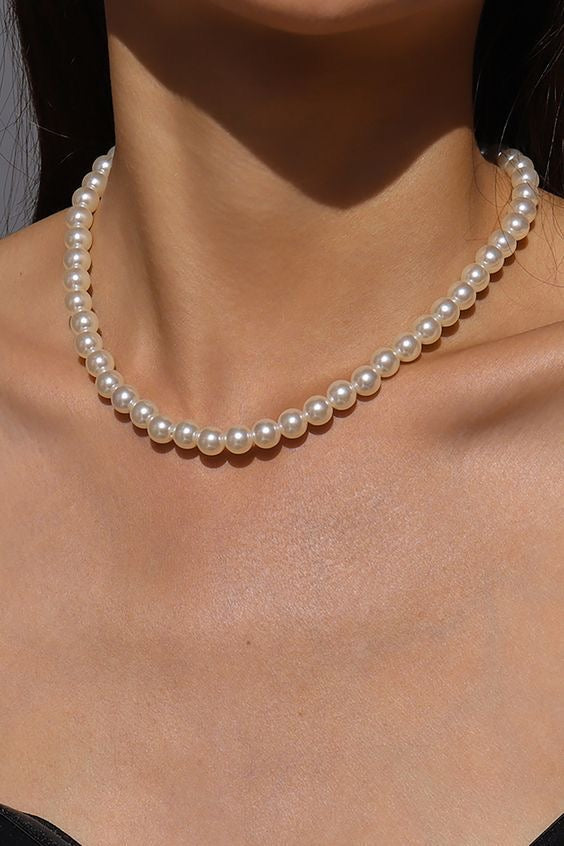 Classic pearl choker