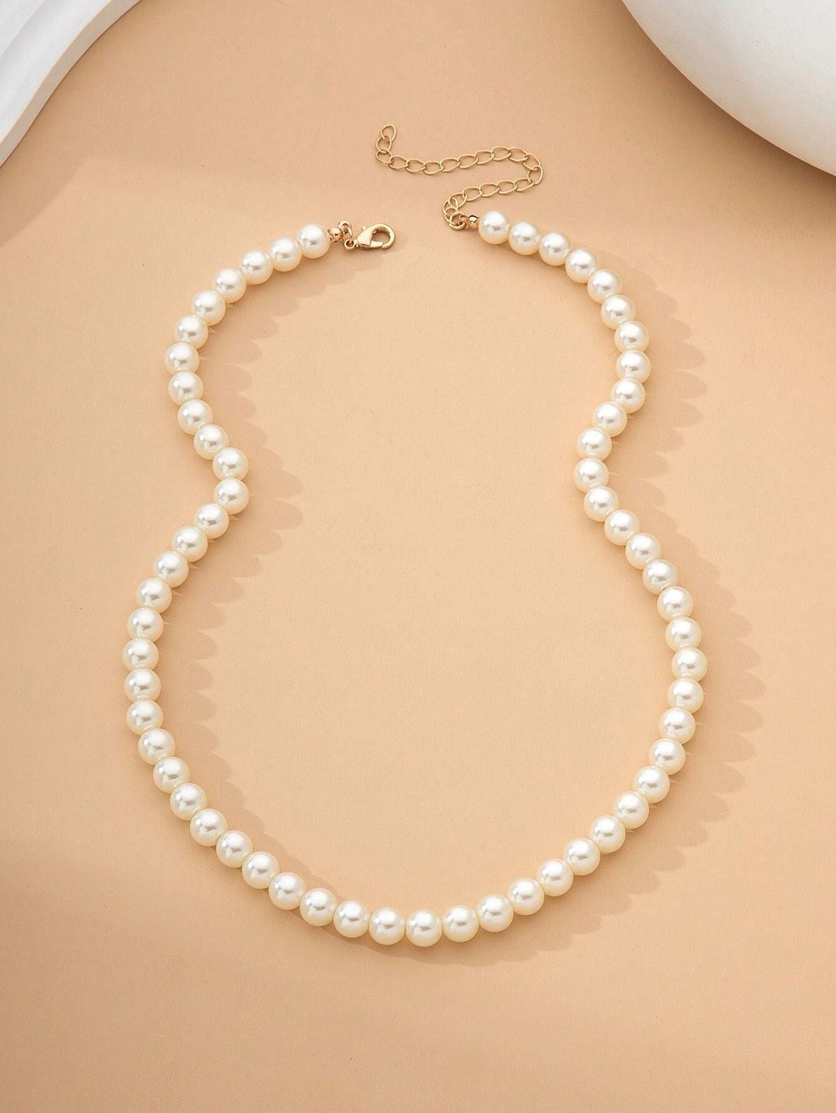 Classic pearl choker