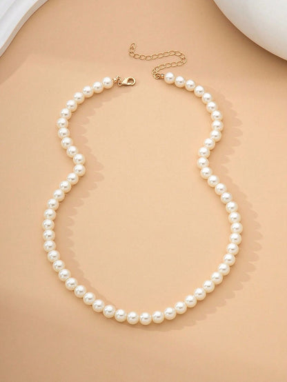 Classic pearl choker