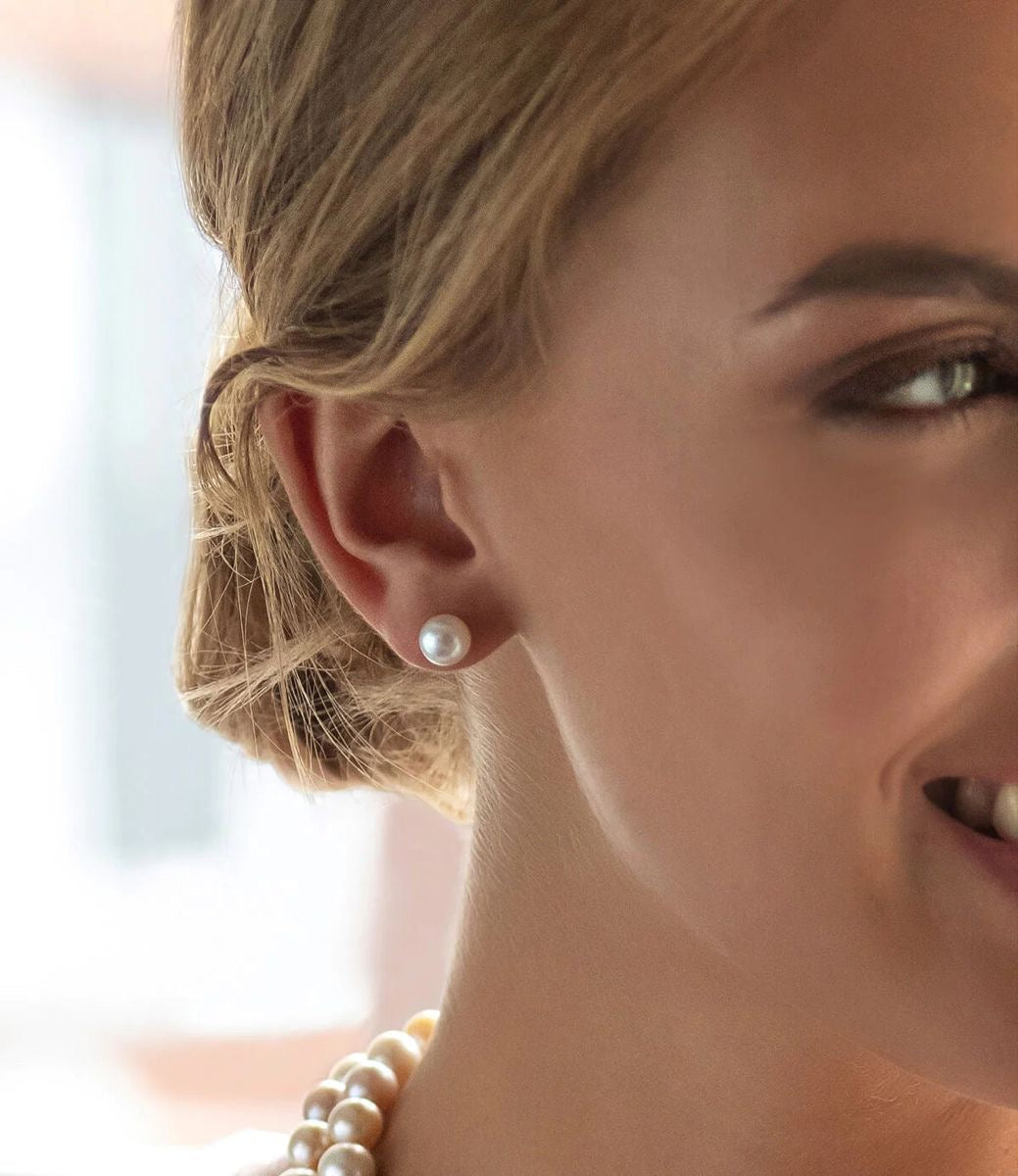 Classic pearl stud earrings