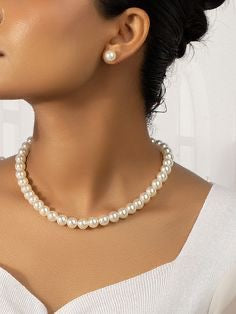 Classic pearl stud earrings