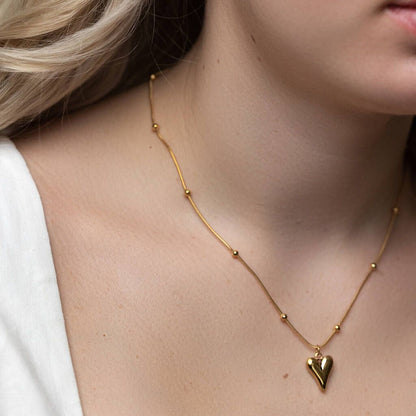 Heart decor necklace