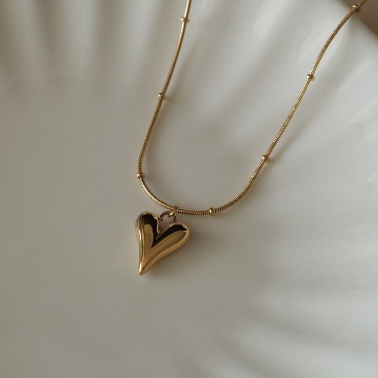 Heart decor necklace