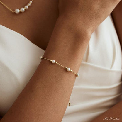 Dainty pearl  chain bracelet