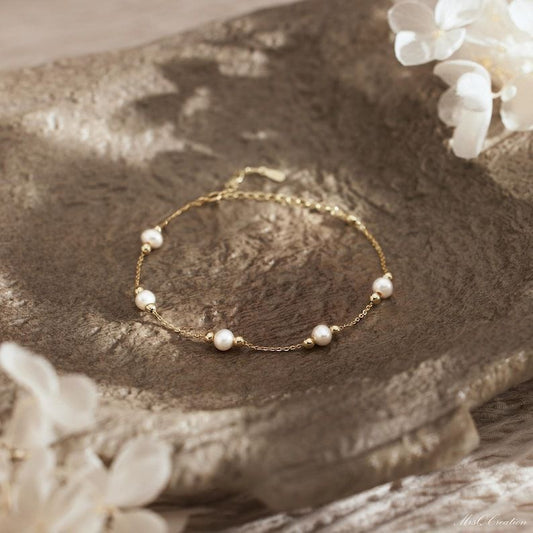 Dainty pearl  chain bracelet