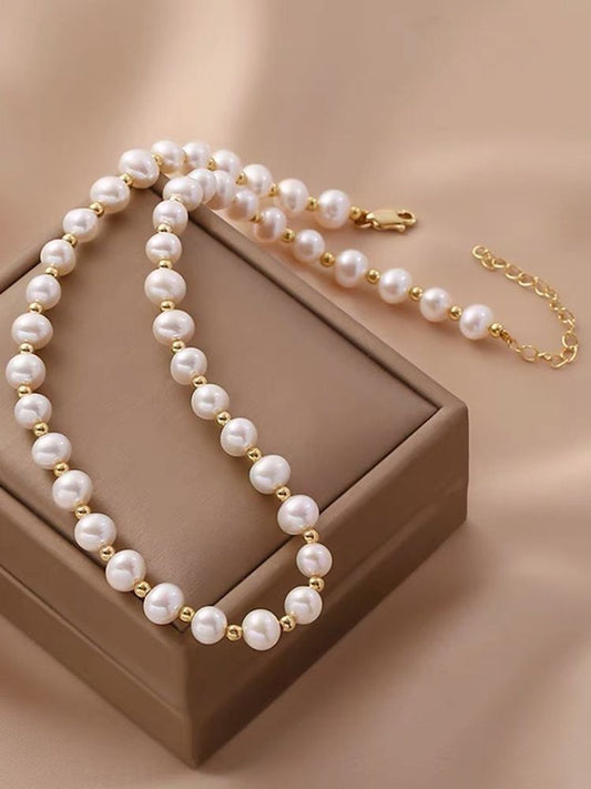 Classic pearl choker