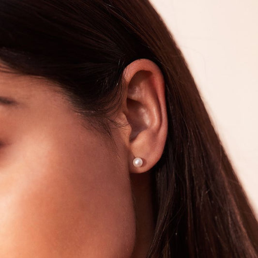 Classic pearl stud earrings