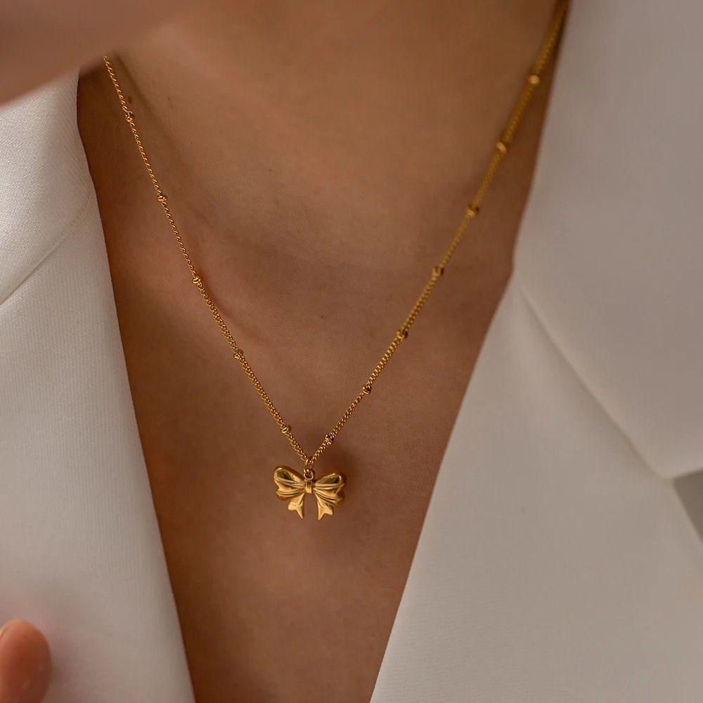 Bow pendant necklace